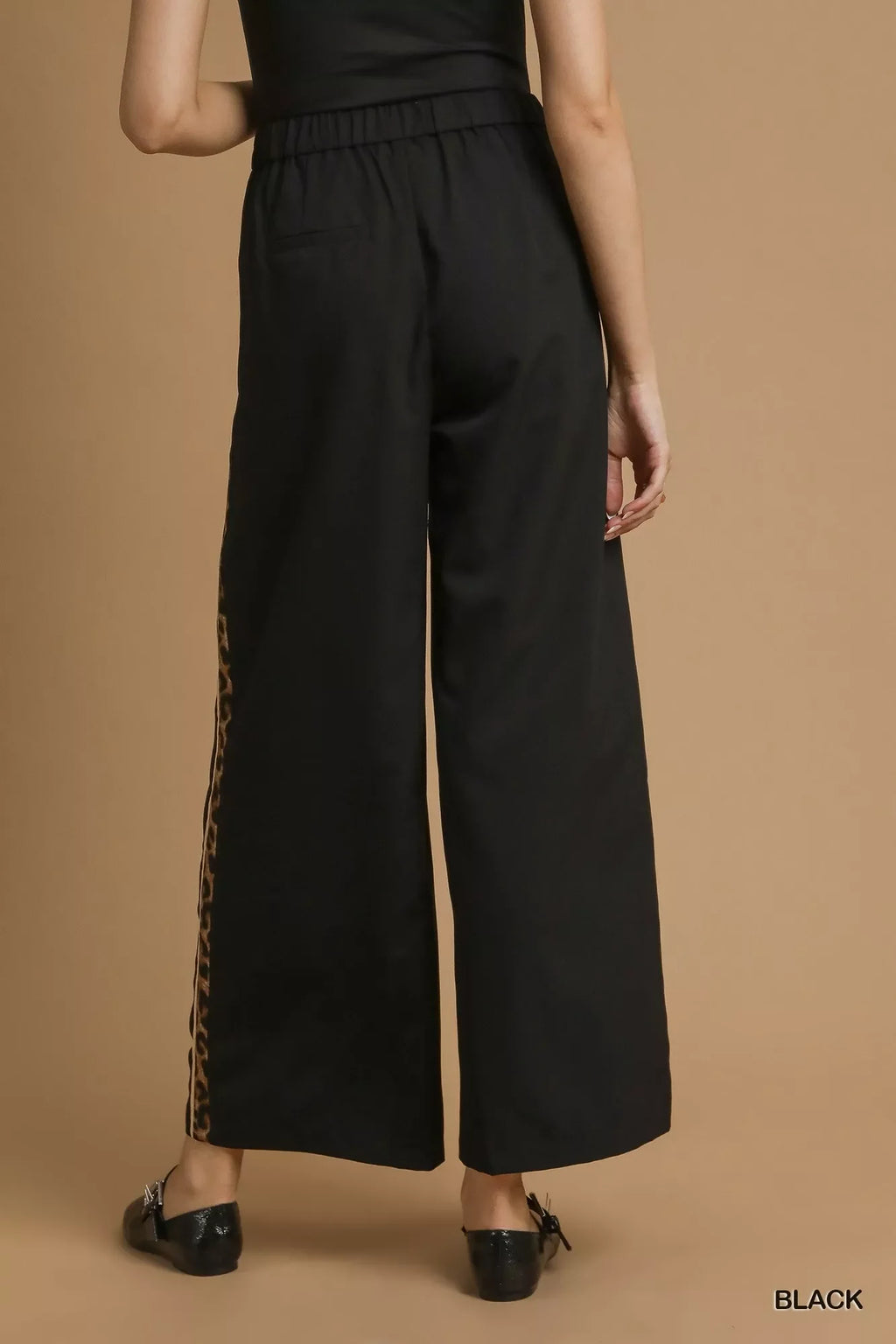 Front Pleated Wide-Leg Pants with Contrast Trim