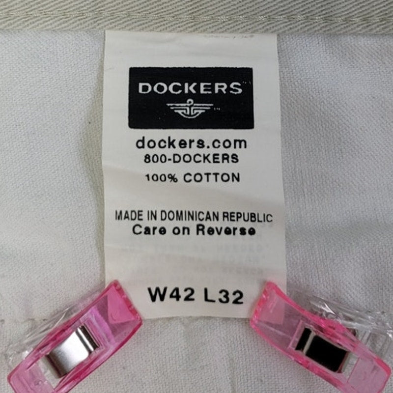 Dockers Mens 42 X 32 100% Cotton Pleated Front Hemmed Dress Pants w Pockets
