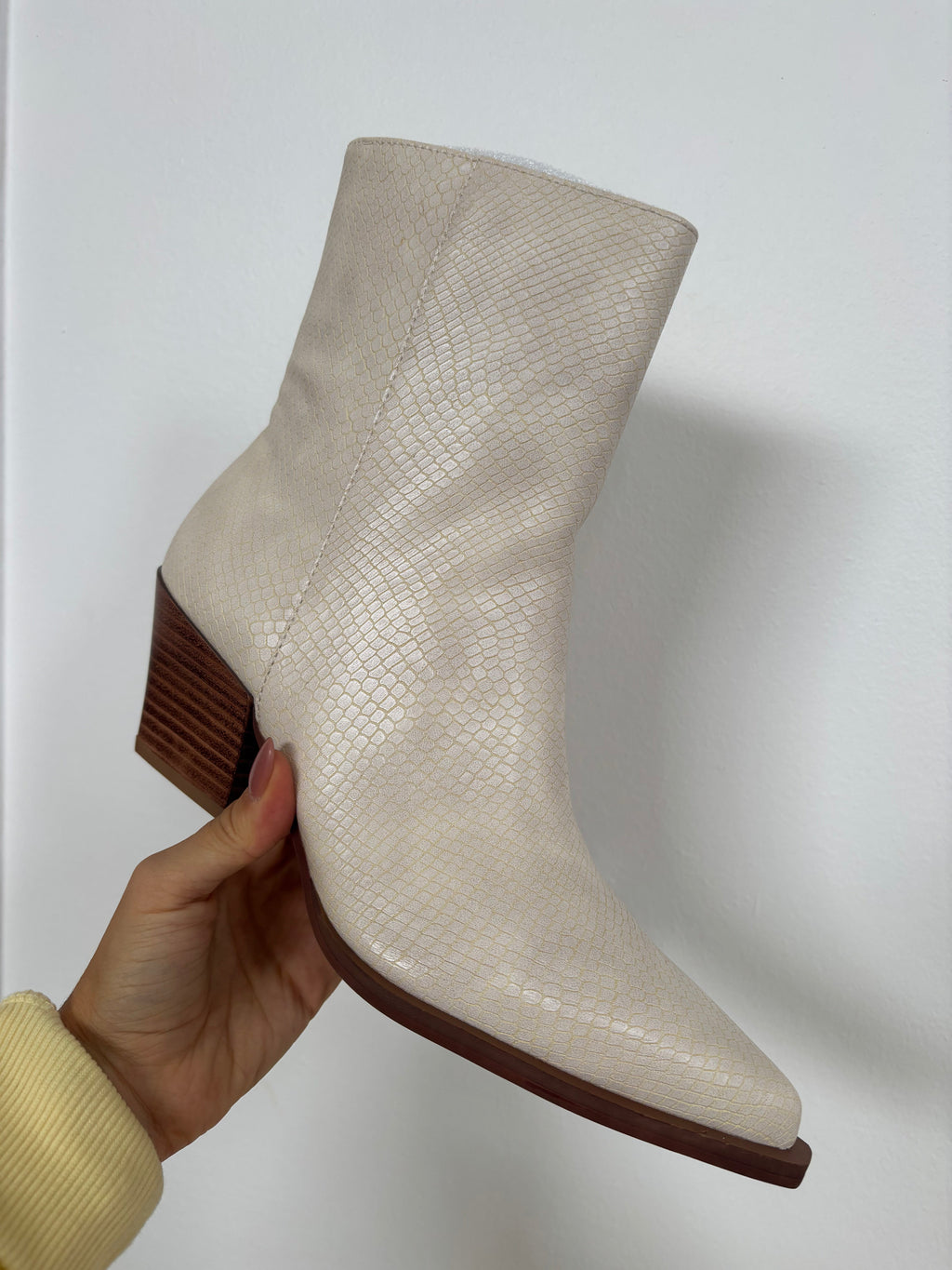 Miley Low Calf Pointed Alligator Boots