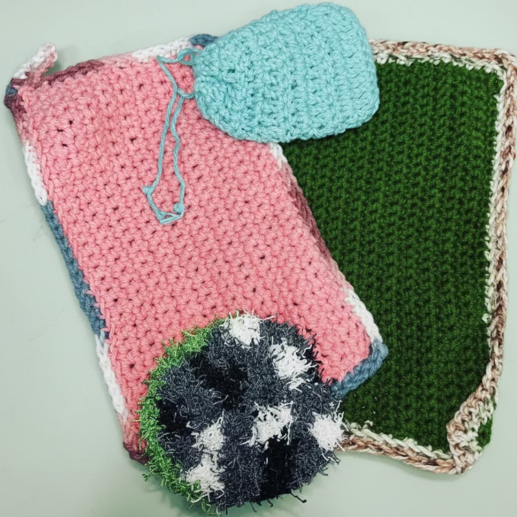 Set of 2 washcloths with drawstring bag soap for soap & a face scrubbie.