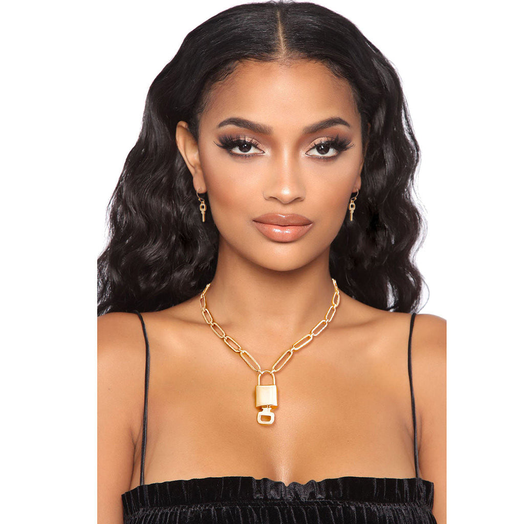 Statement Necklace Gold Oval Link Lock Stylish Jewelry Accessory