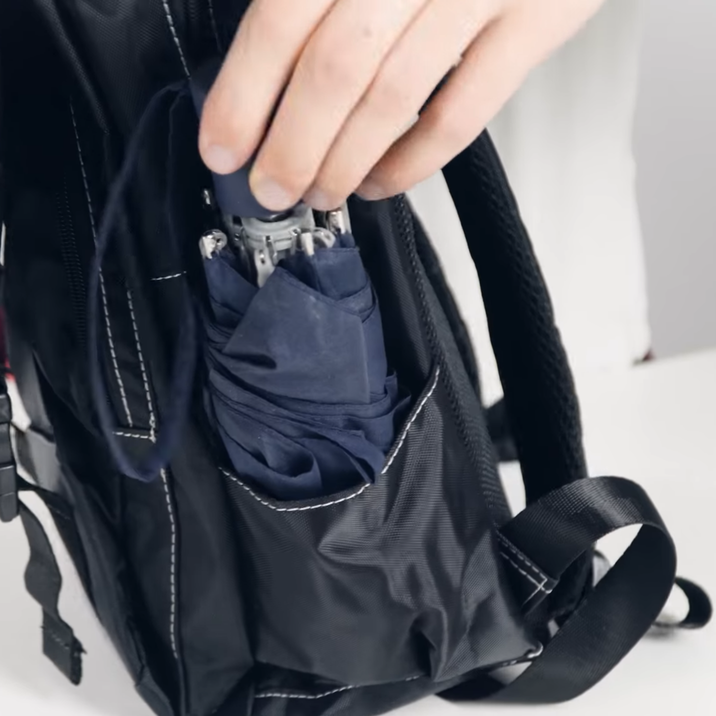 "Jesus Has My Back" Unisex Casual Shoulder Backpack, Backpack-Purse (white )