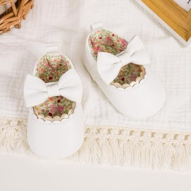 New Meckior Newborn Baby Girls 0-3 Mos White Faux Leather Bow Soft Shoes w Flaw