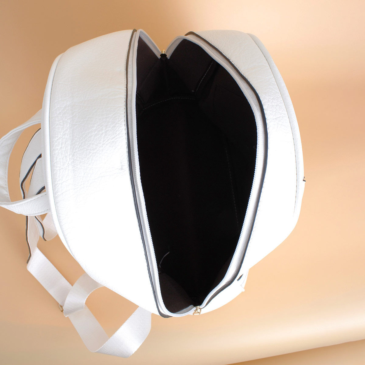 Women’s Medium Moto Backpack with White Zipper – Stylish Casual Bag