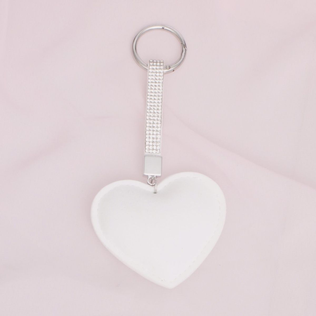 Handbag Clip with Gleaming White Heart Padded Charm – Stylish Accessory