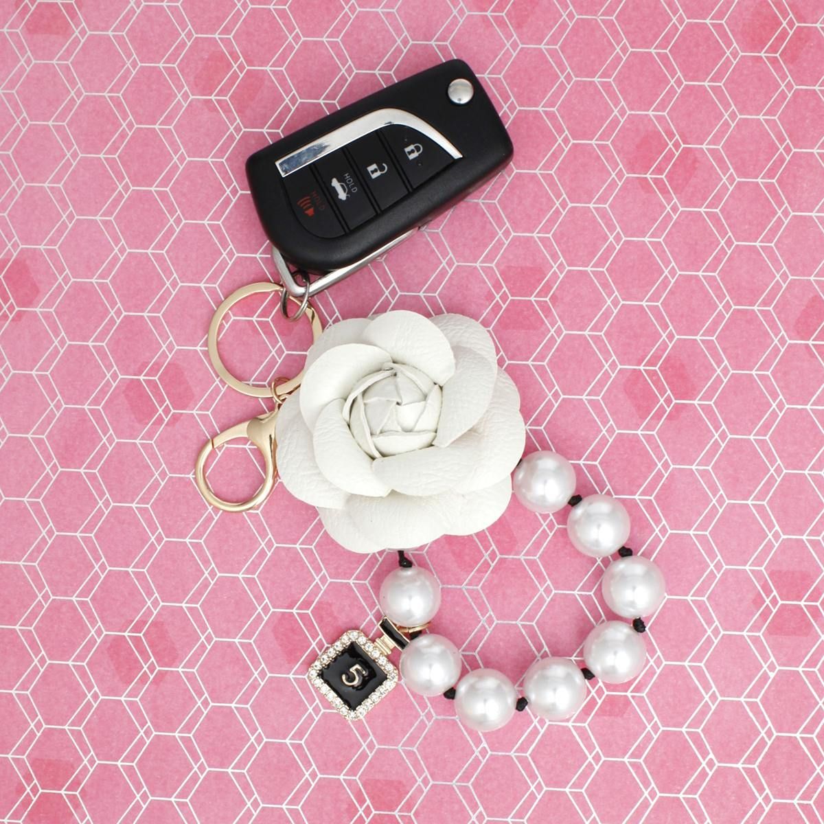 Pearl Wristlet Keychain with White Camellia Bag Clip – Stylish Accessory