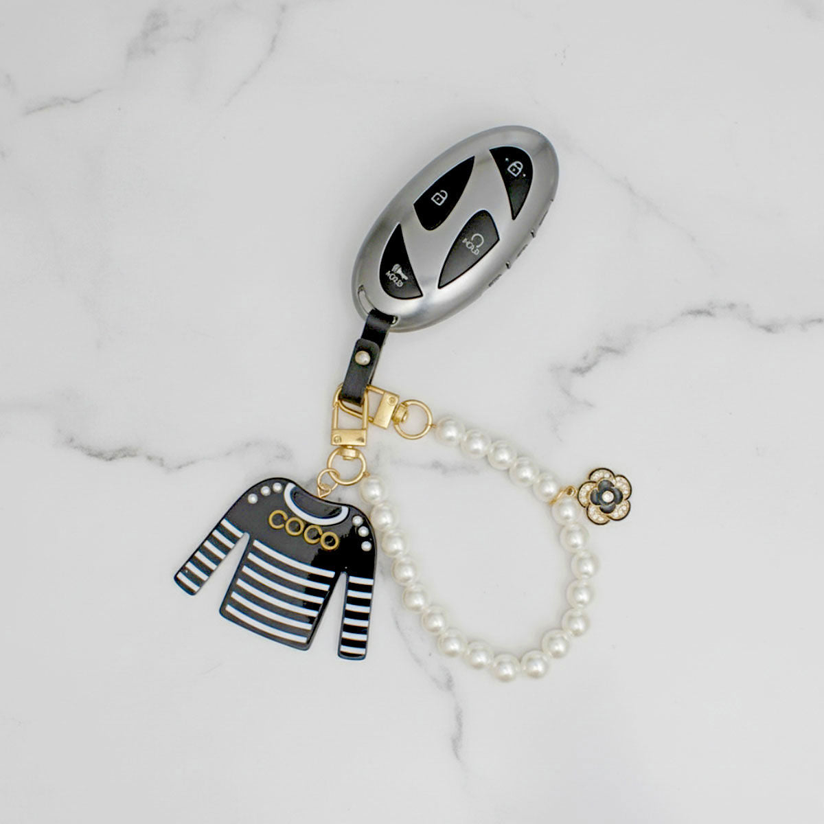 Fashion Keychain with Black and White Stripe, Pearl Clip Accessory