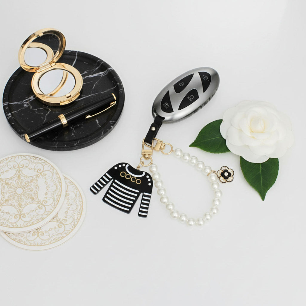 Fashion Keychain with Black and White Stripe, Pearl Clip Accessory