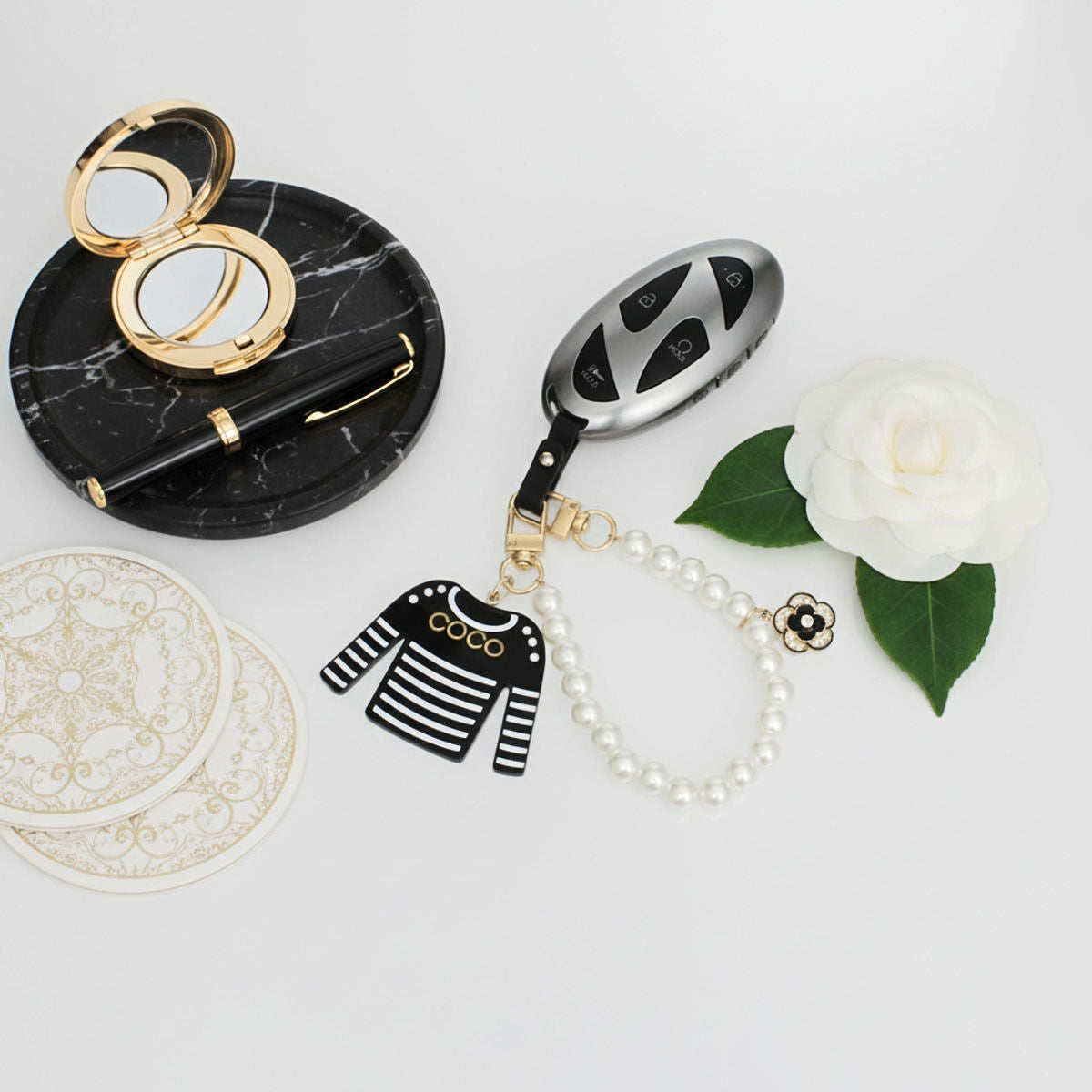 Fashion Keychain with Black and White Stripe, Pearl Clip Accessory