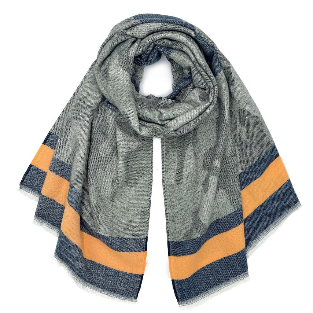 Fashion Scarf with Camo Stripe and Frayed Edge – Stylish Casual Accessory