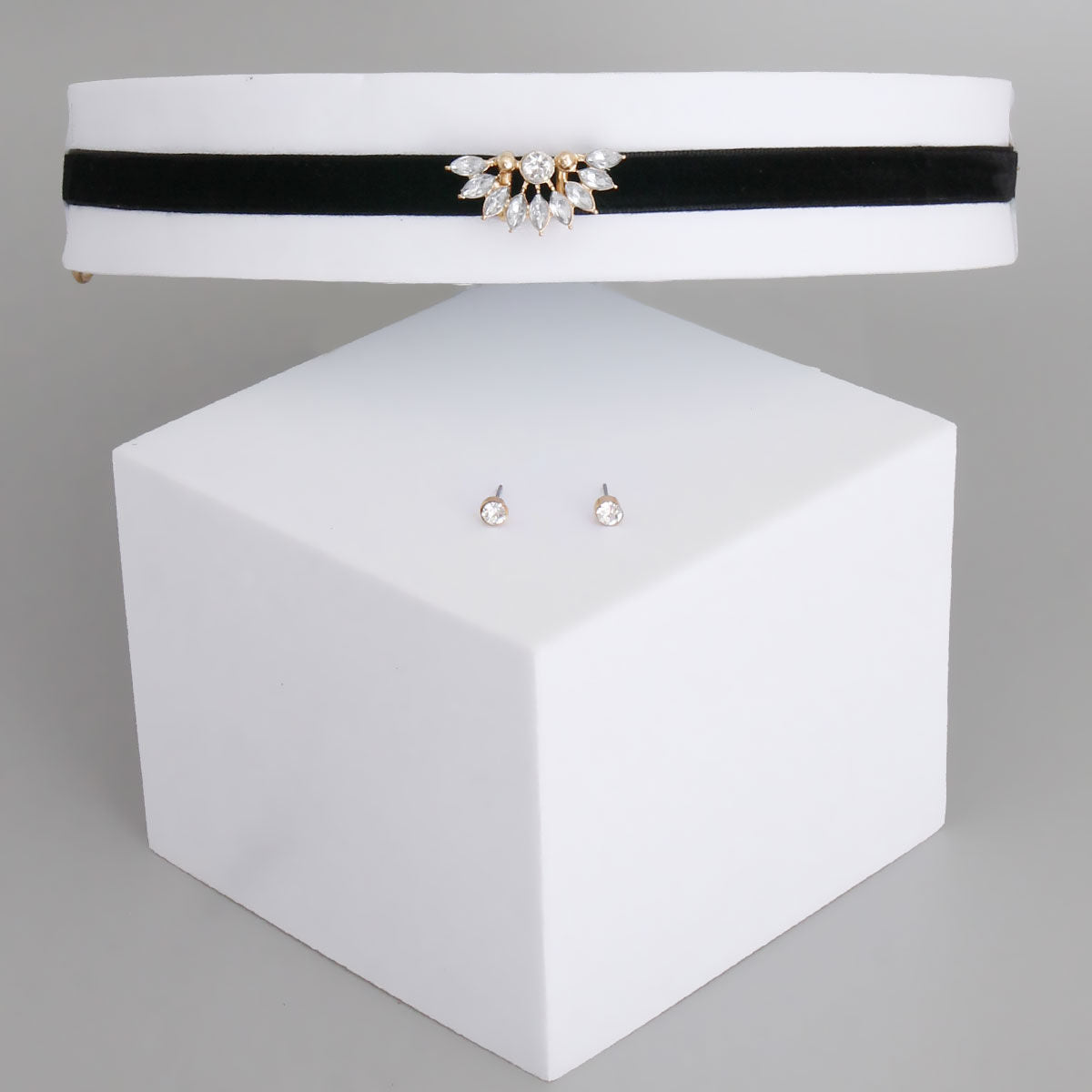 Pendant Choker Necklace Set Trendy Stylish Jewelry Accessory
