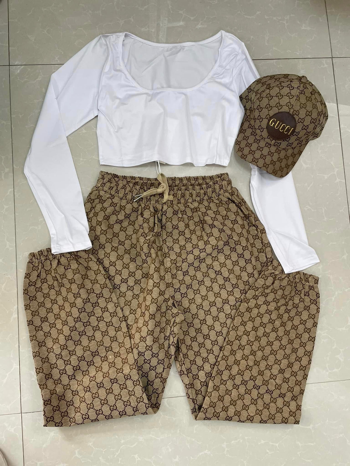 Lounge Set – Crop Top, Drawstring Joggers & Matching Hat – Casual Chic